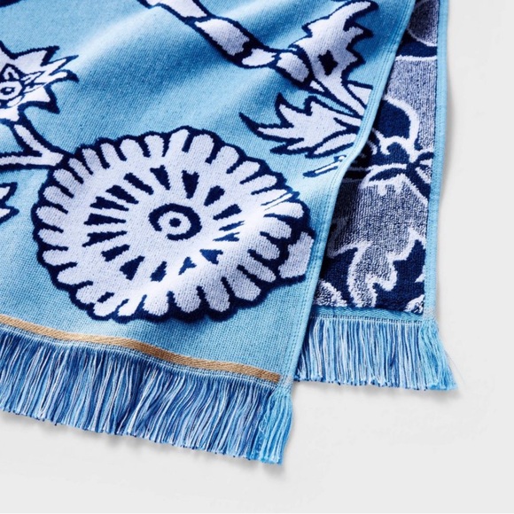Roller Rabbit Other - Roller Rabbit x Target 
Floral vines beach towel